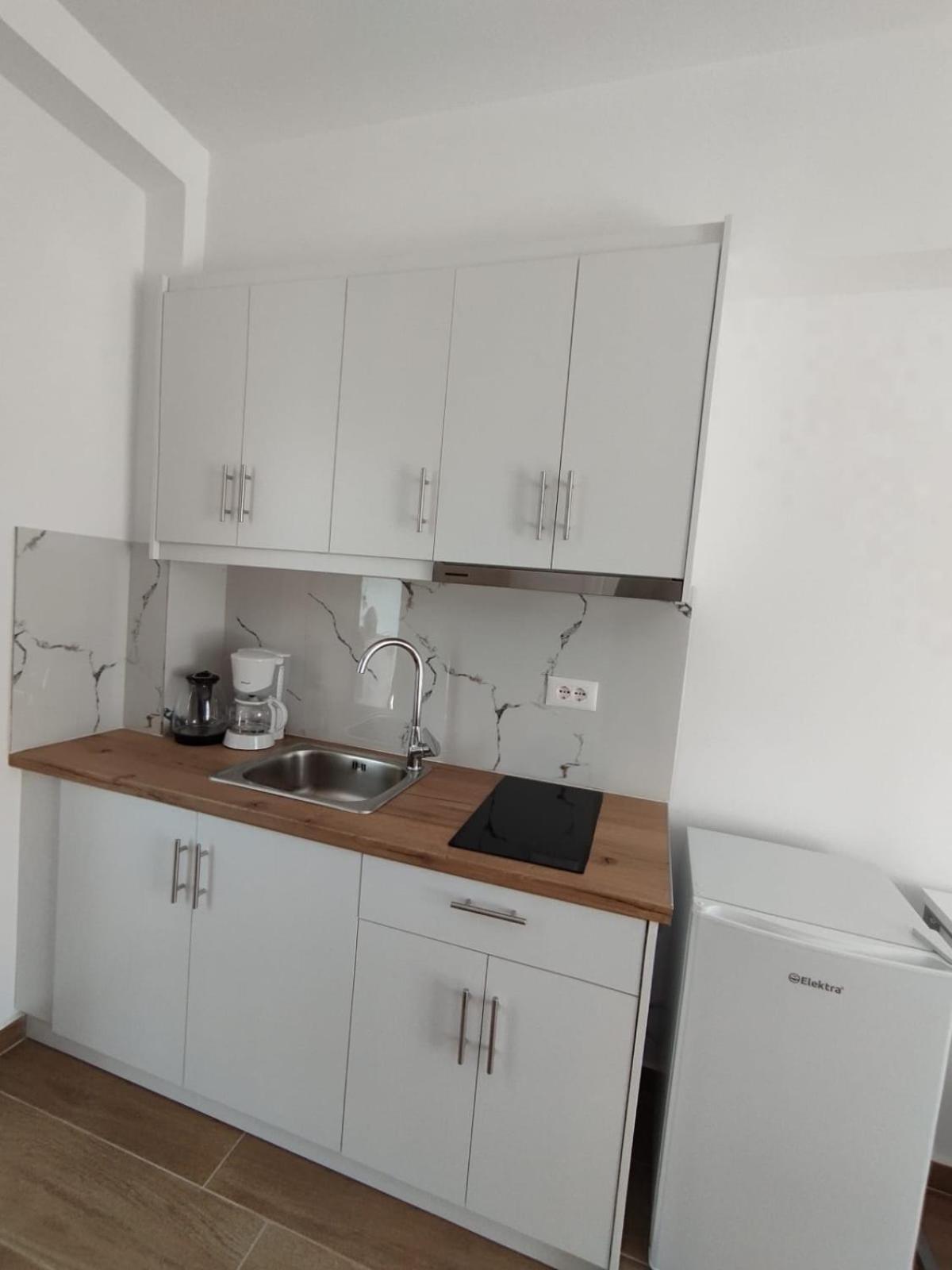 Amente Apartaments Ксамил Екстериор снимка