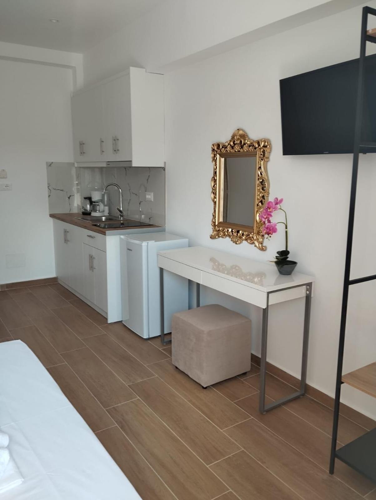 Amente Apartaments Ксамил Екстериор снимка